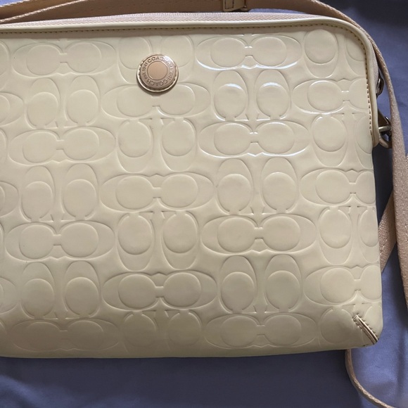 Coach IPad purse with Coach key chain - Picture 2 of 6